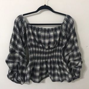 Cute ruffled sleeved top🦋